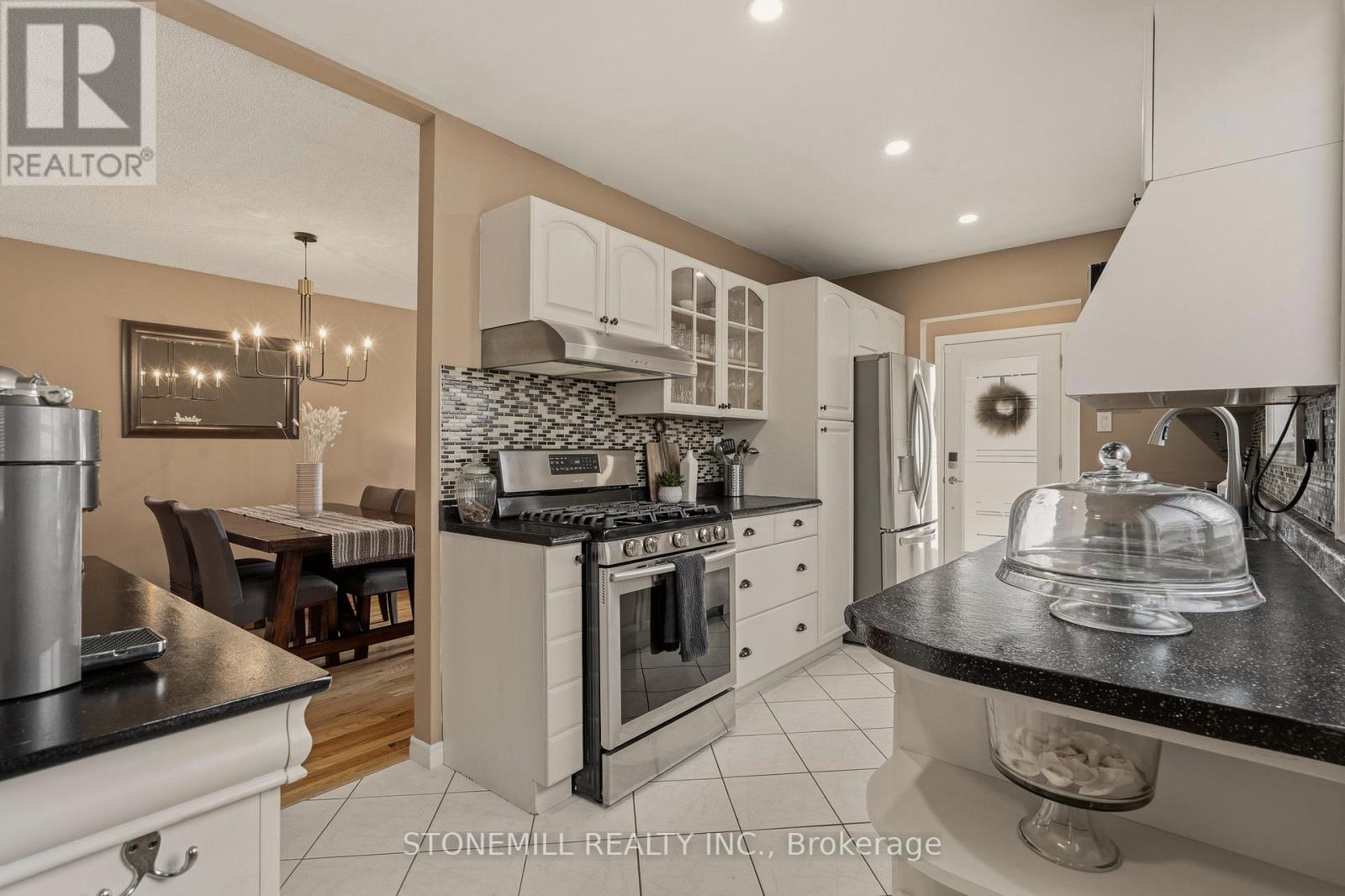 19 Golden Orchard Drive, Hamilton, Ontario  L9C 6J2 - Photo 9 - X13056058