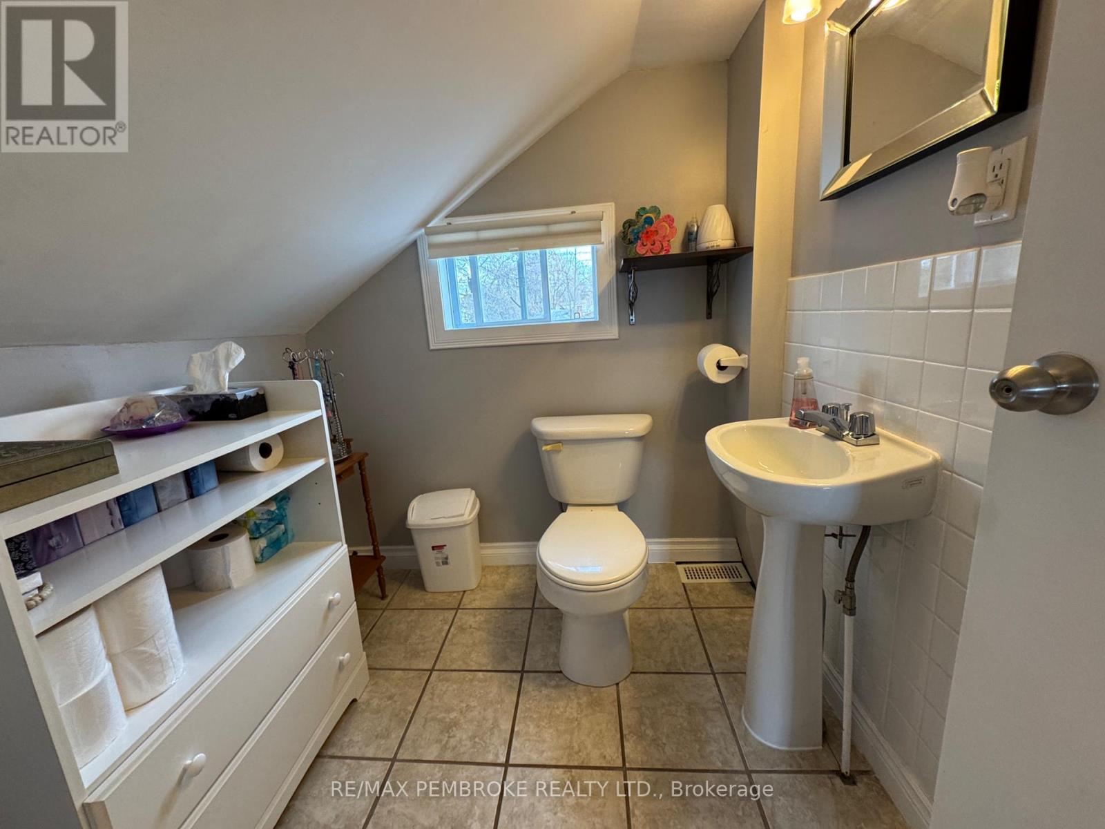 231 Douglas Street, Pembroke, Ontario  K8A 5L4 - Photo 11 - X13056124