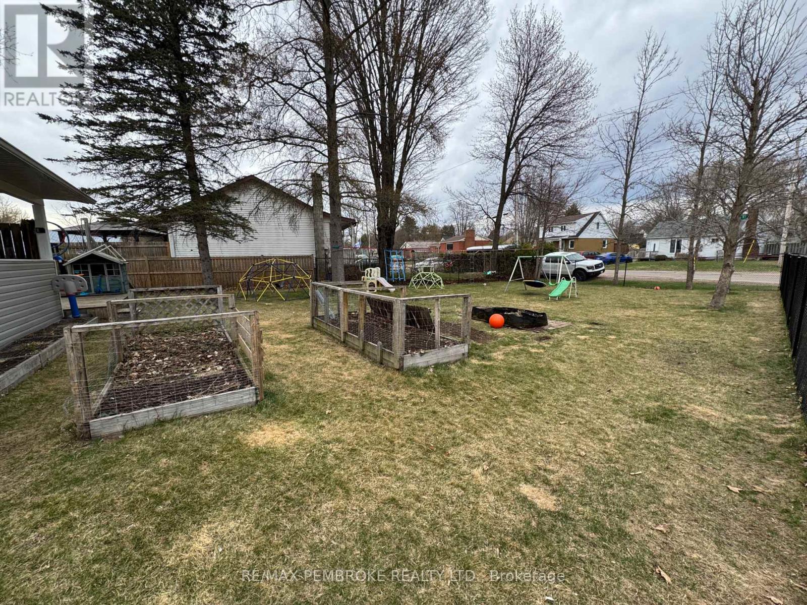 231 Douglas Street, Pembroke, Ontario  K8A 5L4 - Photo 16 - X13056124