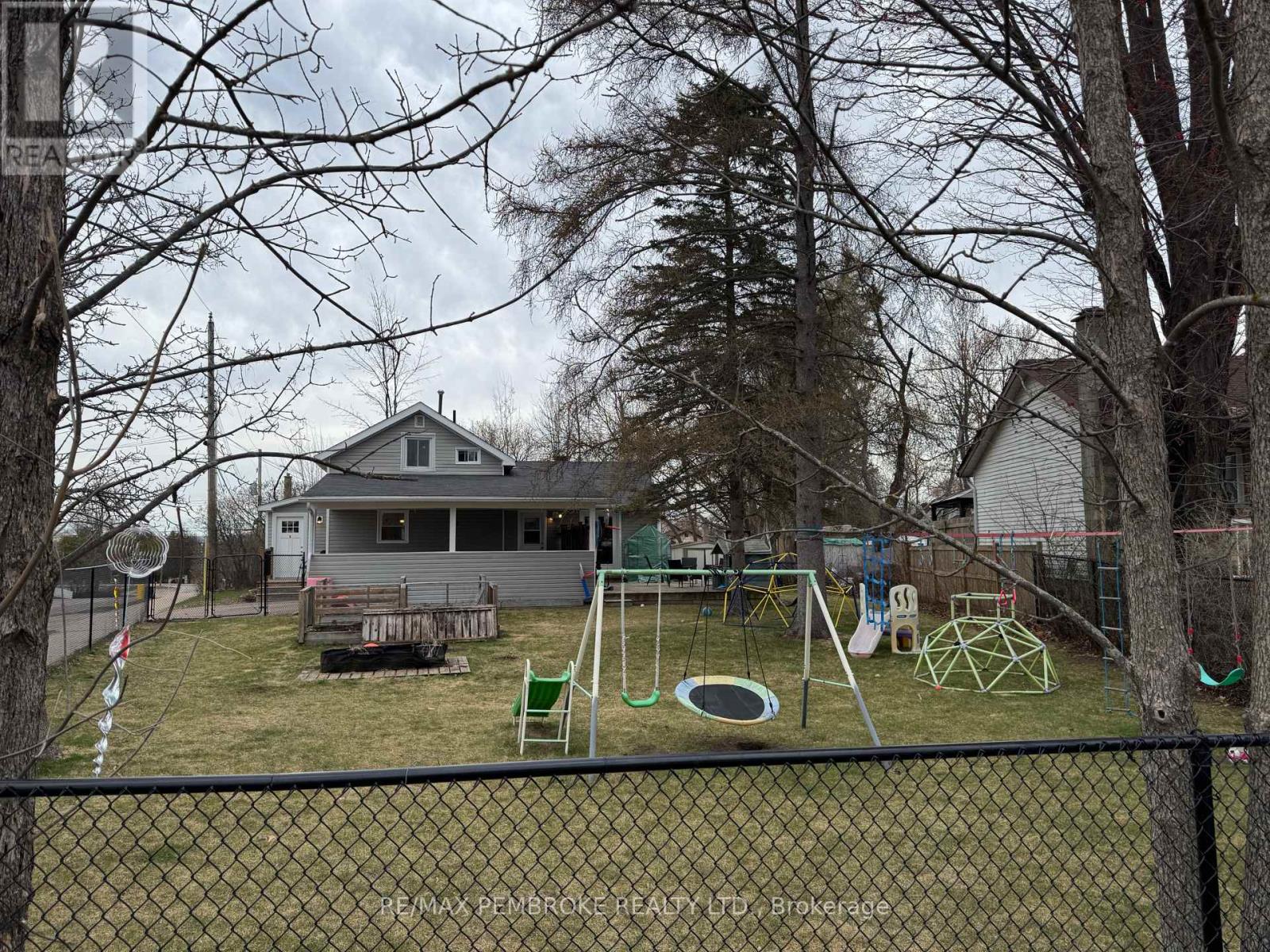 231 Douglas Street, Pembroke, Ontario  K8A 5L4 - Photo 20 - X13056124