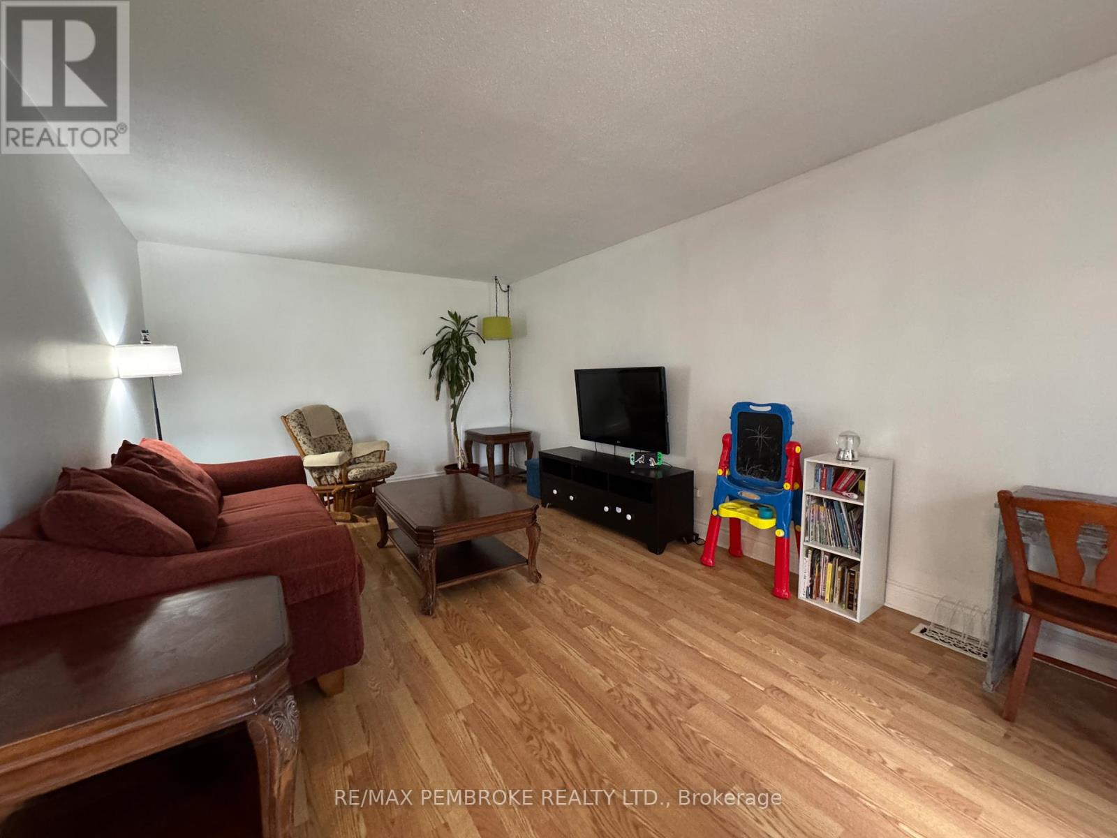 231 Douglas Street, Pembroke, Ontario  K8A 5L4 - Photo 7 - X13056124
