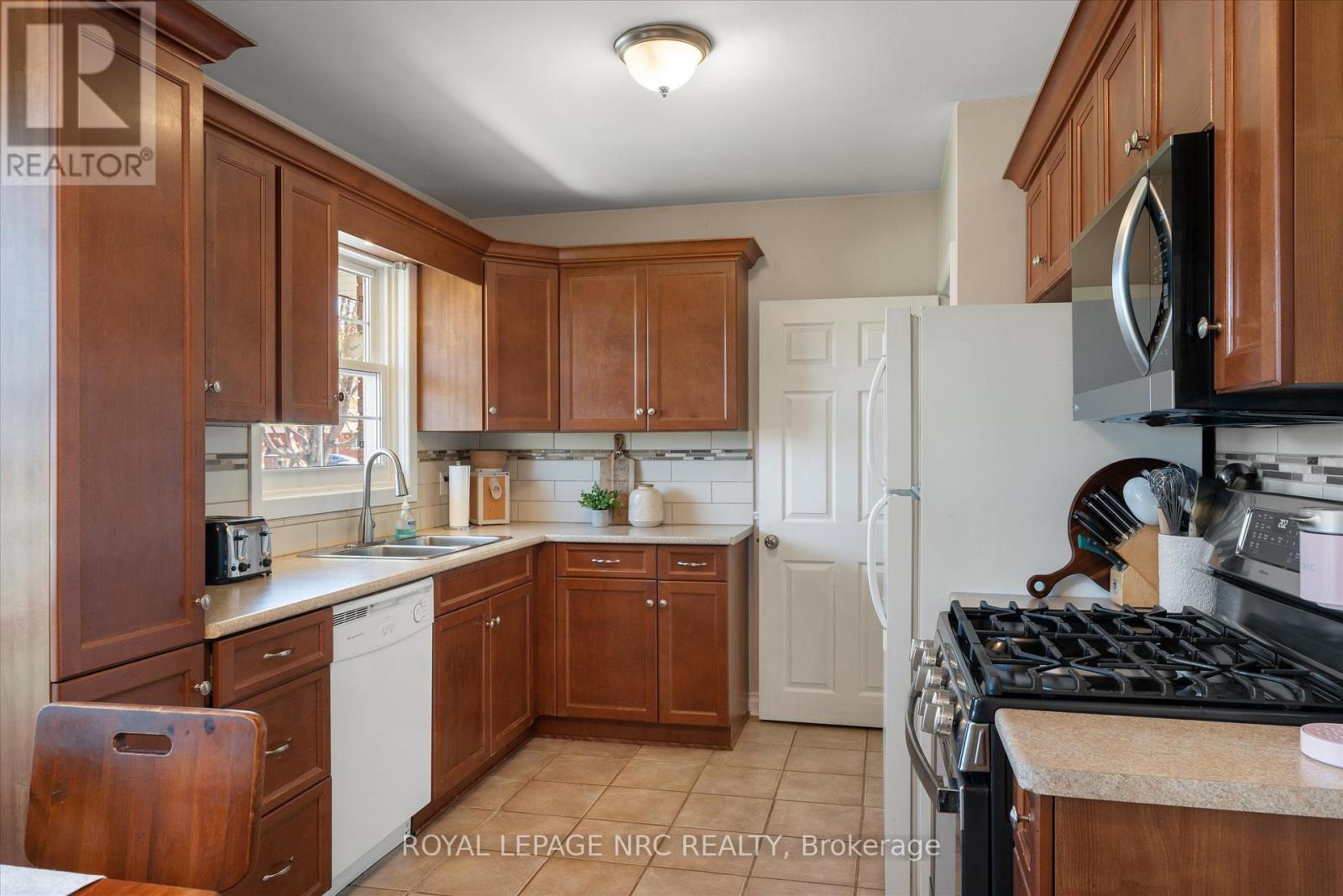 19 Logan Street, St. Catharines, Ontario  L2N 2B6 - Photo 13 - X13056162