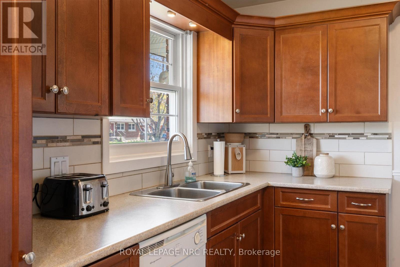 19 Logan Street, St. Catharines, Ontario  L2N 2B6 - Photo 15 - X13056162