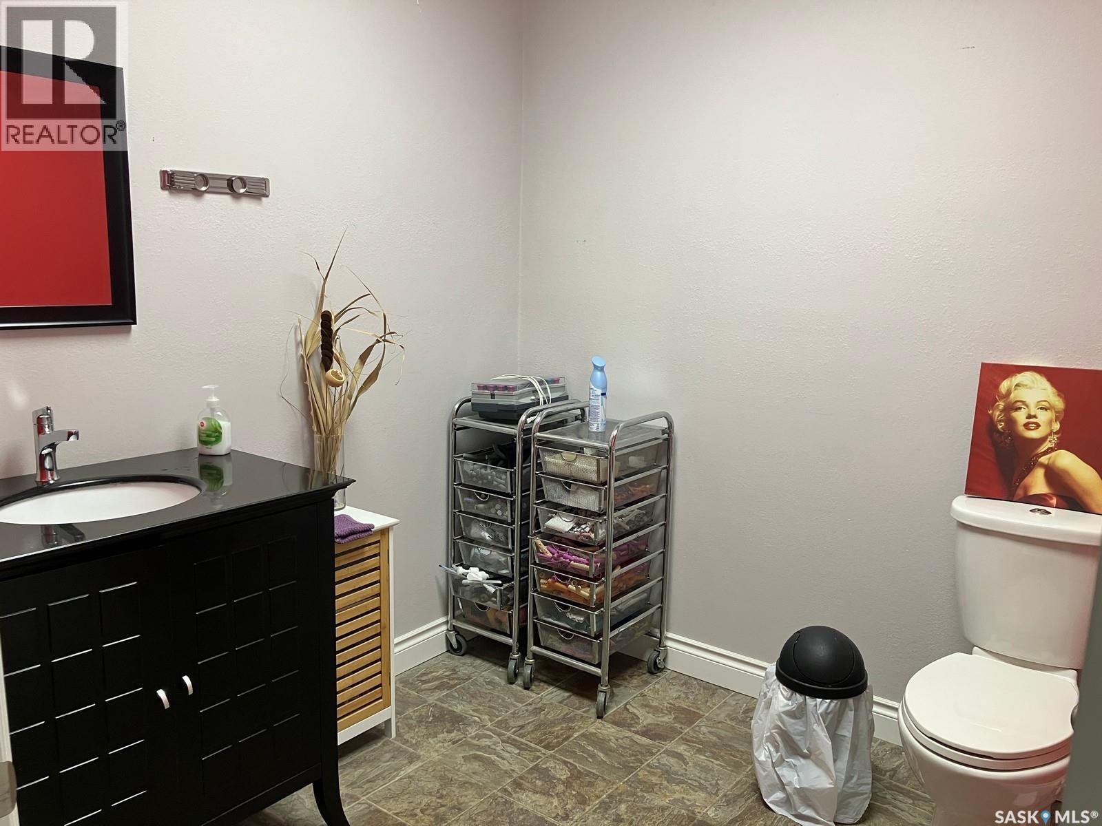 107 1st Avenue E, Nipawin, Saskatchewan  S0E 1E0 - Photo 16 - SK004927