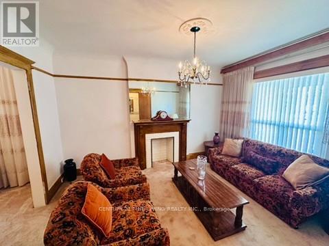 382 Roxton Road, Toronto, Ontario  M6G 3R2 - Photo 3 - C13056172