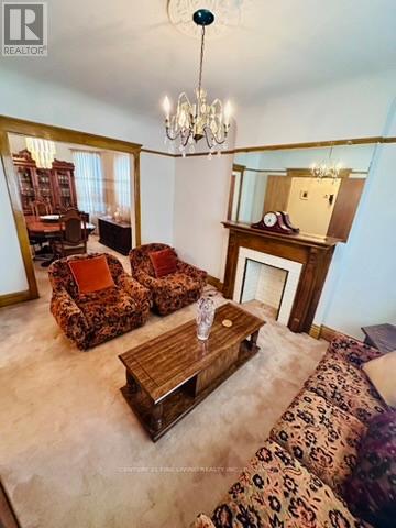 382 Roxton Road, Toronto, Ontario  M6G 3R2 - Photo 4 - C13056172