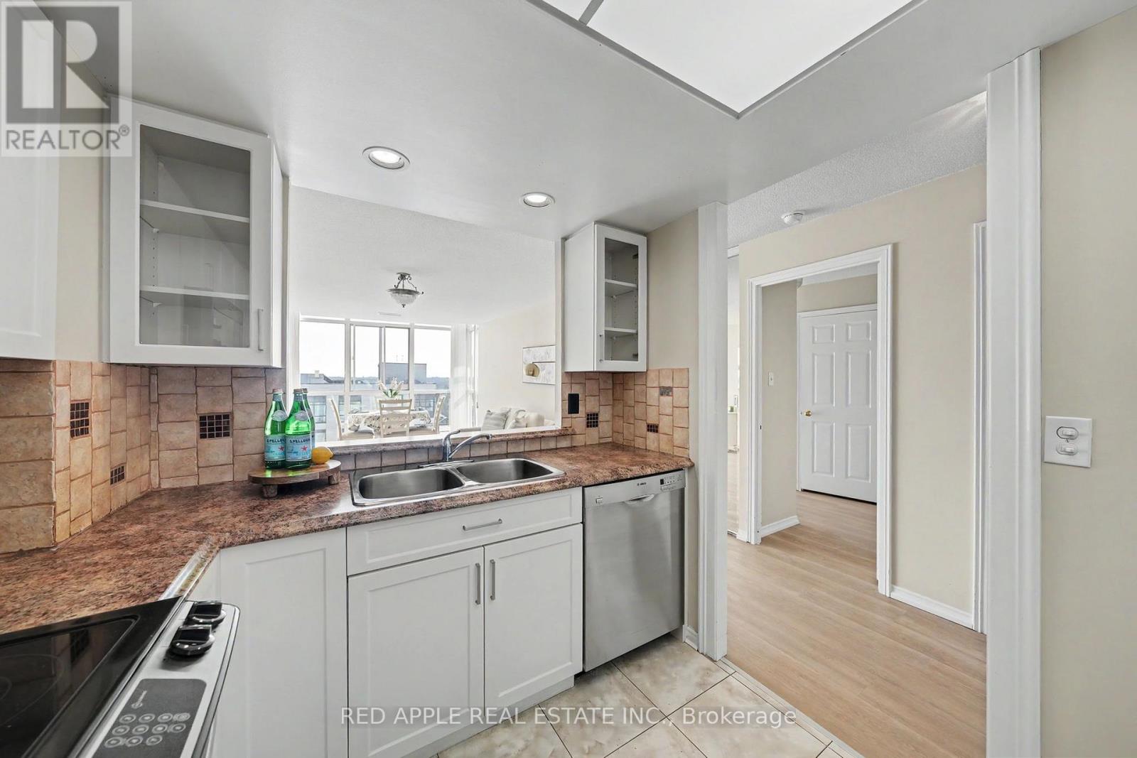 1106 - 270 Davis Drive, Newmarket, Ontario  L3Y 8K2 - Photo 3 - N13056118