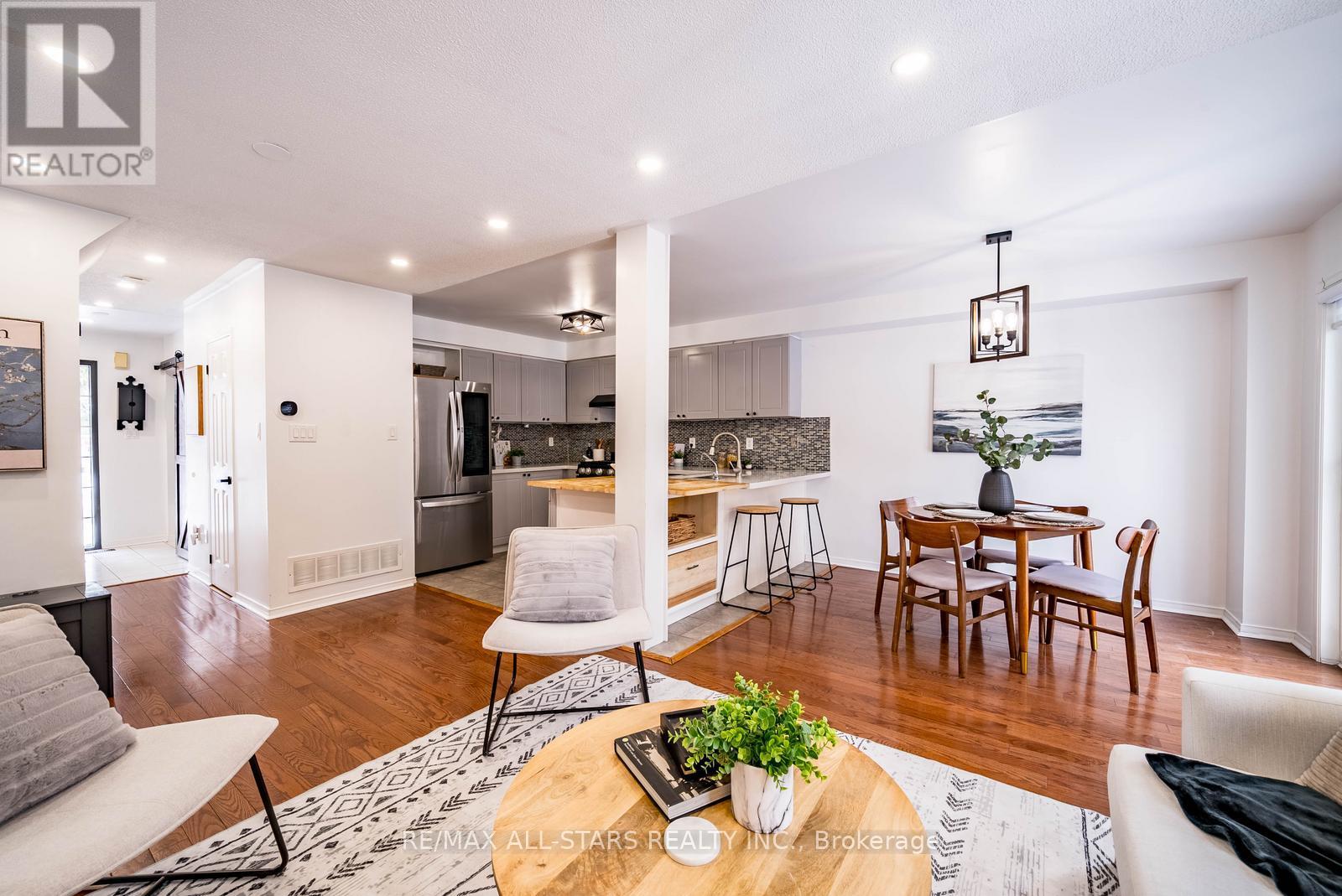 84 Willoway, Whitchurch-Stouffville, Ontario  L4A 1K6 - Photo 12 - N12788902