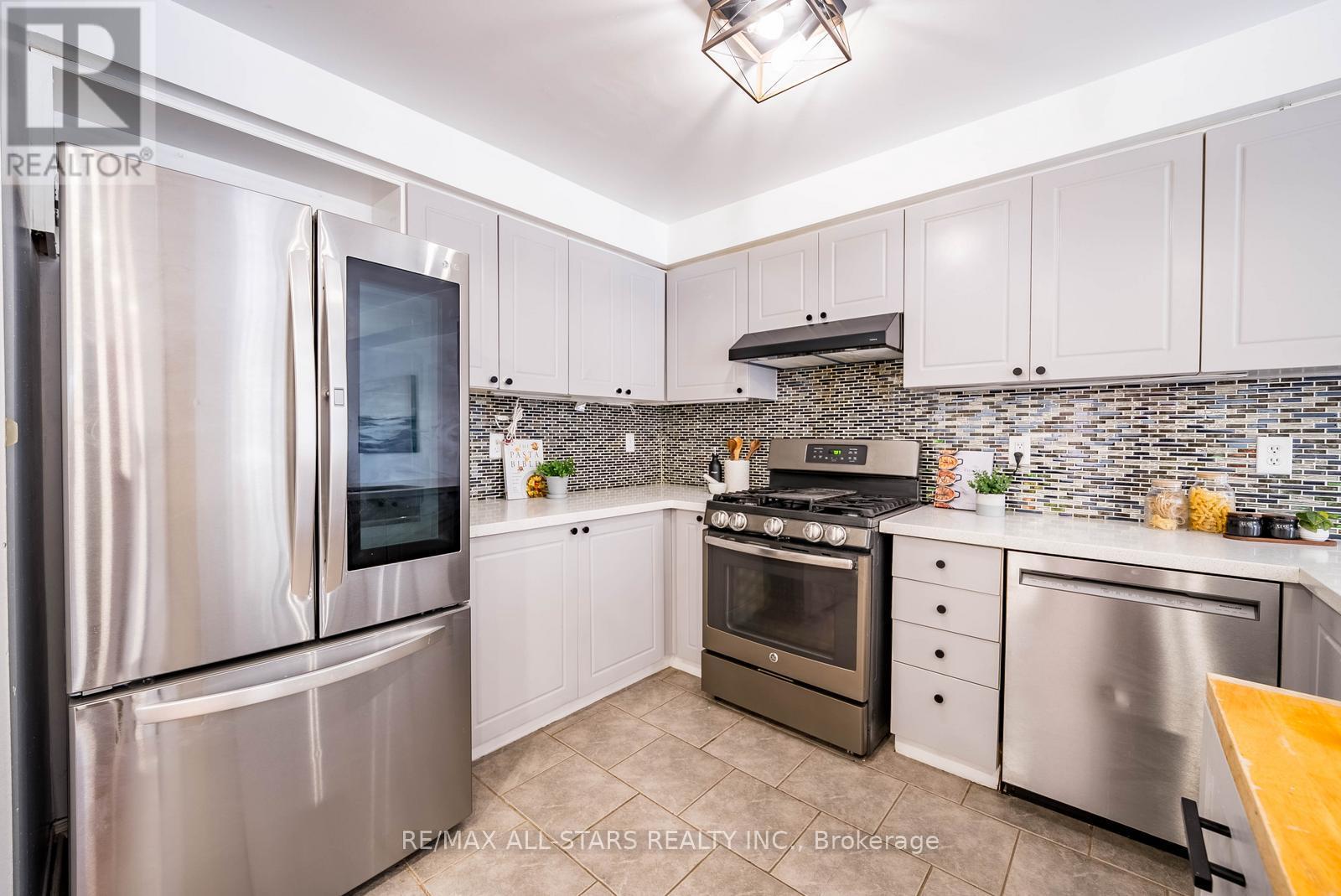 84 Willoway, Whitchurch-Stouffville, Ontario  L4A 1K6 - Photo 16 - N12788902