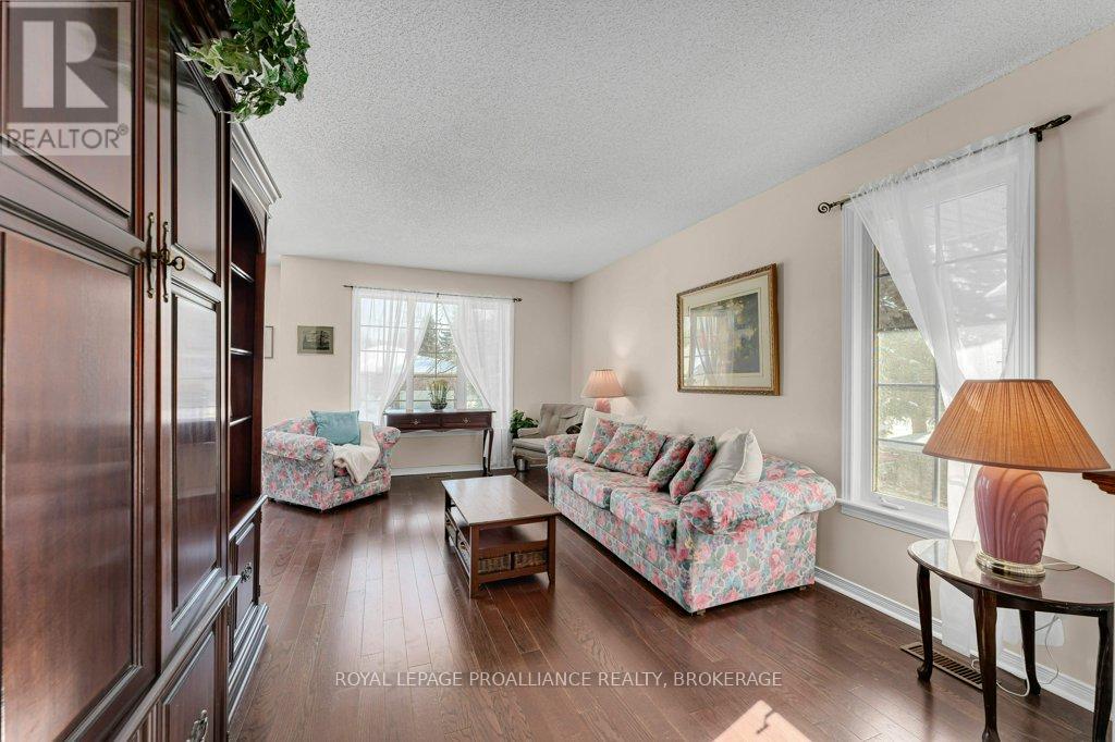 660 Roosevelt Drive, Kingston, Ontario  K7M 8T8 - Photo 8 - X12938510