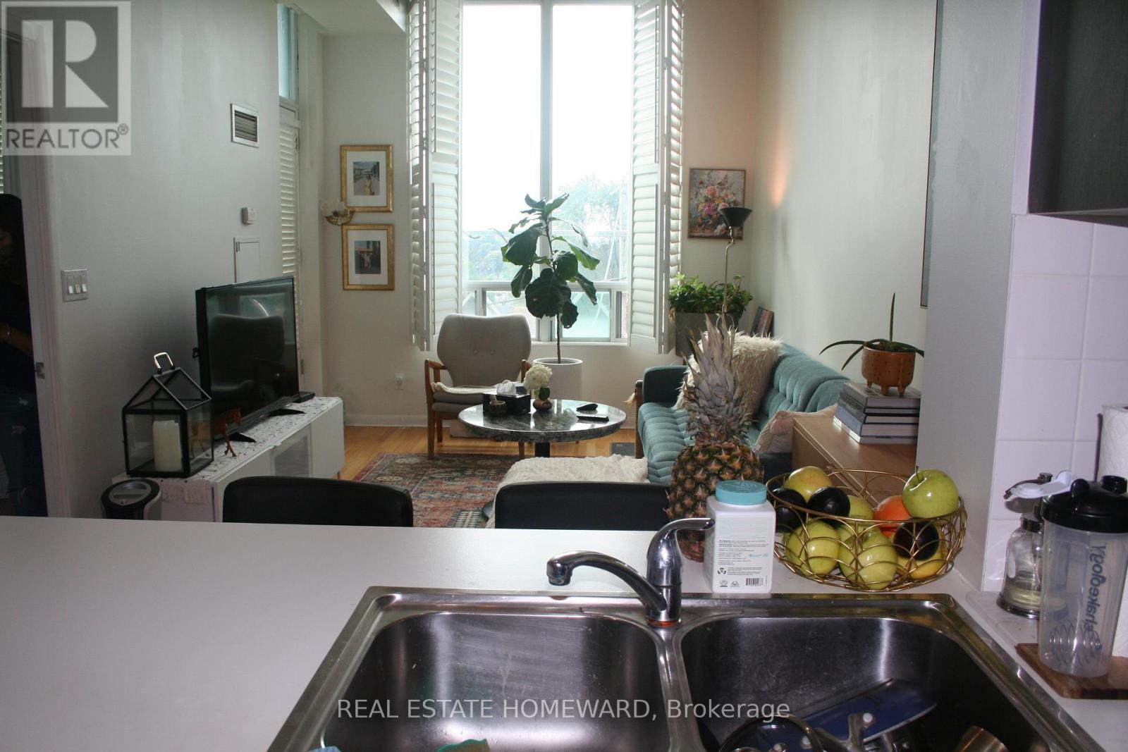 601 - 3391 Bloor Street W, Toronto, Ontario  M8X 1G3 - Photo 2 - W13056122