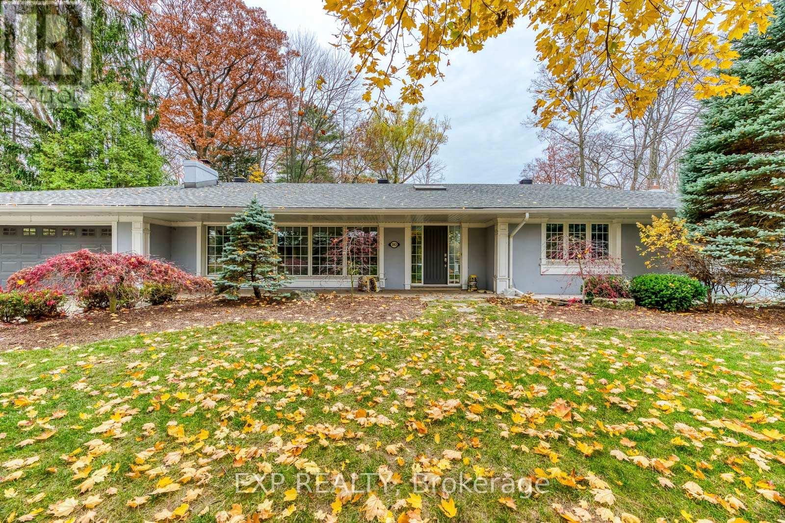 282 Burgundy Drive, Oakville, Ontario  L6J 4G1 - Photo 2 - W13056148