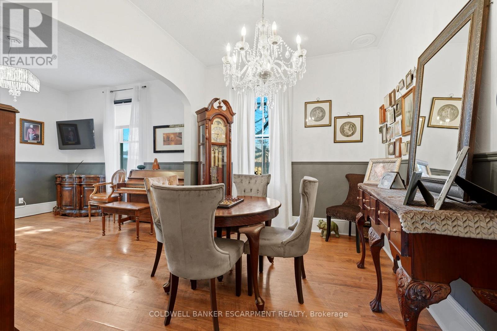 219 Arthur Street, Halton Hills, Ontario  L7J 1L8 - Photo 12 - W13056154