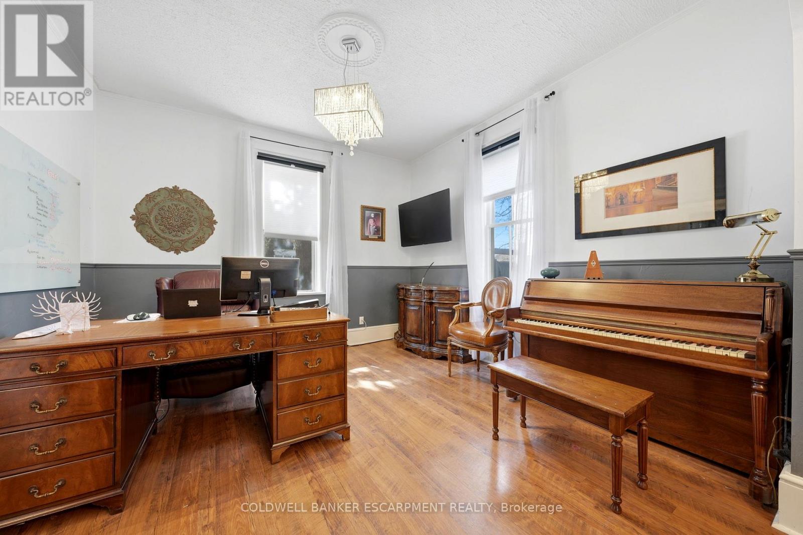 219 Arthur Street, Halton Hills, Ontario  L7J 1L8 - Photo 15 - W13056154