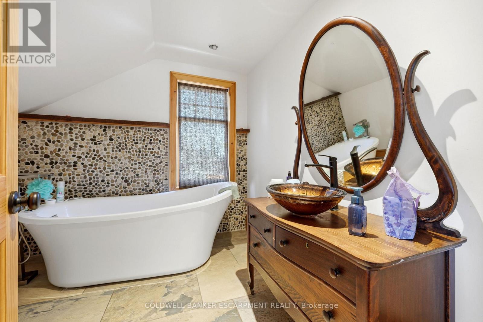 219 Arthur Street, Halton Hills, Ontario  L7J 1L8 - Photo 30 - W13056154