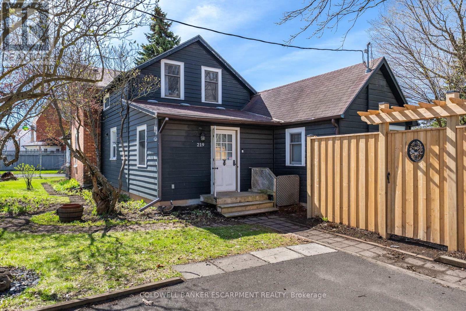 219 Arthur Street, Halton Hills, Ontario  L7J 1L8 - Photo 34 - W13056154