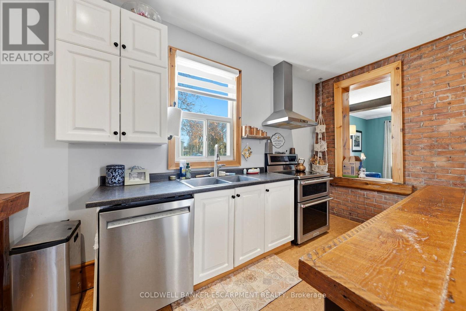 219 Arthur Street, Halton Hills, Ontario  L7J 1L8 - Photo 9 - W13056154