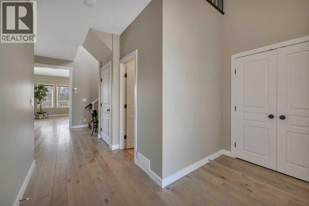 176 Ingle Close, Red Deer, Alberta  T4R 3S2 - Photo 4 - A2301218