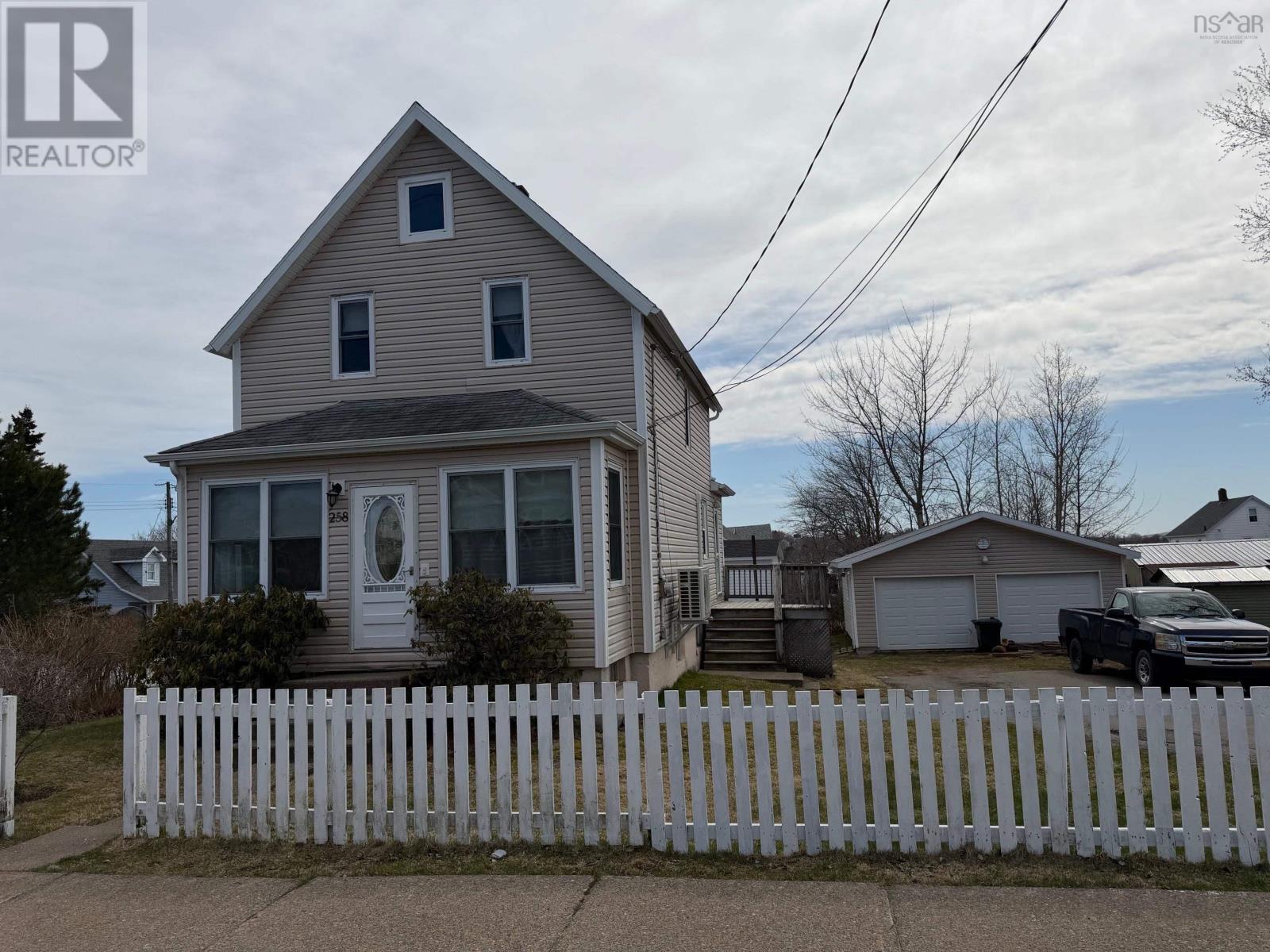 258 Terrace Street, Sydney, Nova Scotia  B1P 2M2 - Photo 2 - 202604025