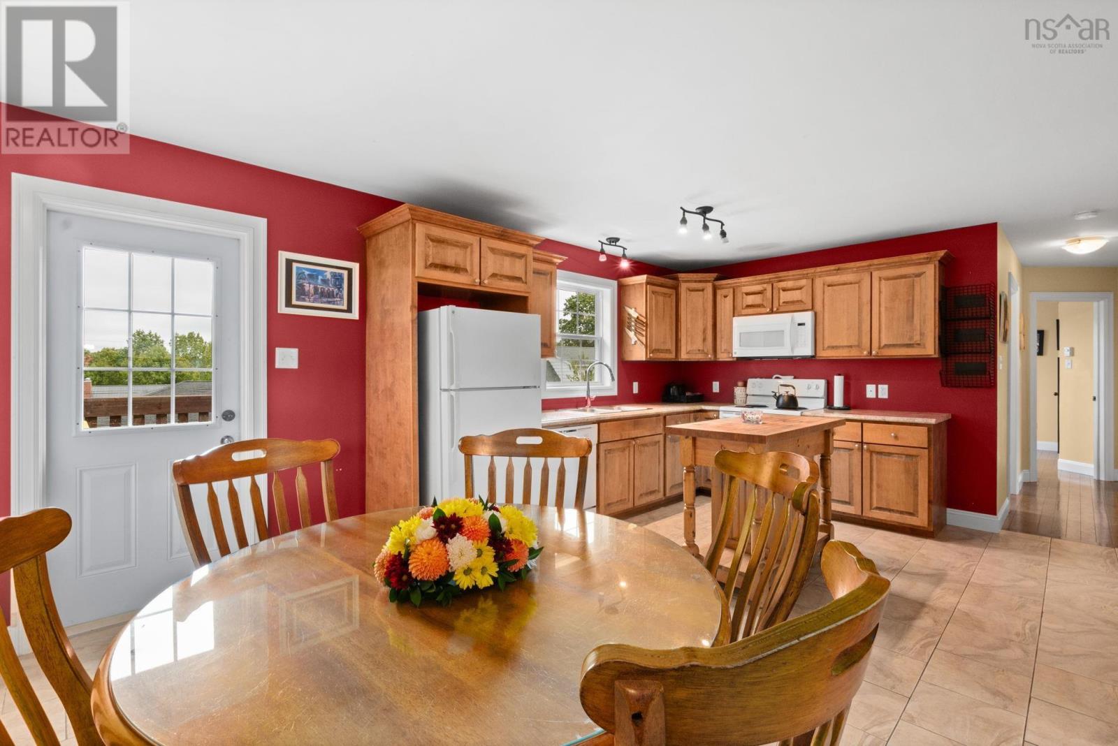 28 Forest Hill Road, Bridgewater, Nova Scotia  B4V 1T8 - Photo 13 - 202524313