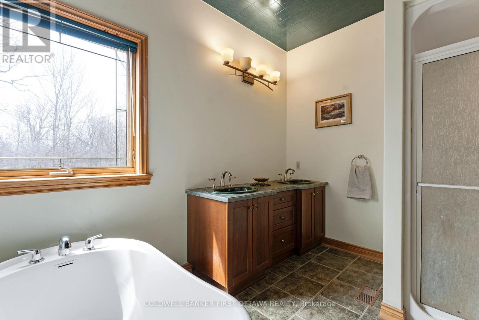 399 Grady Road E, Rideau Lakes, Ontario  K0G 1X0 - Photo 17 - X13056212