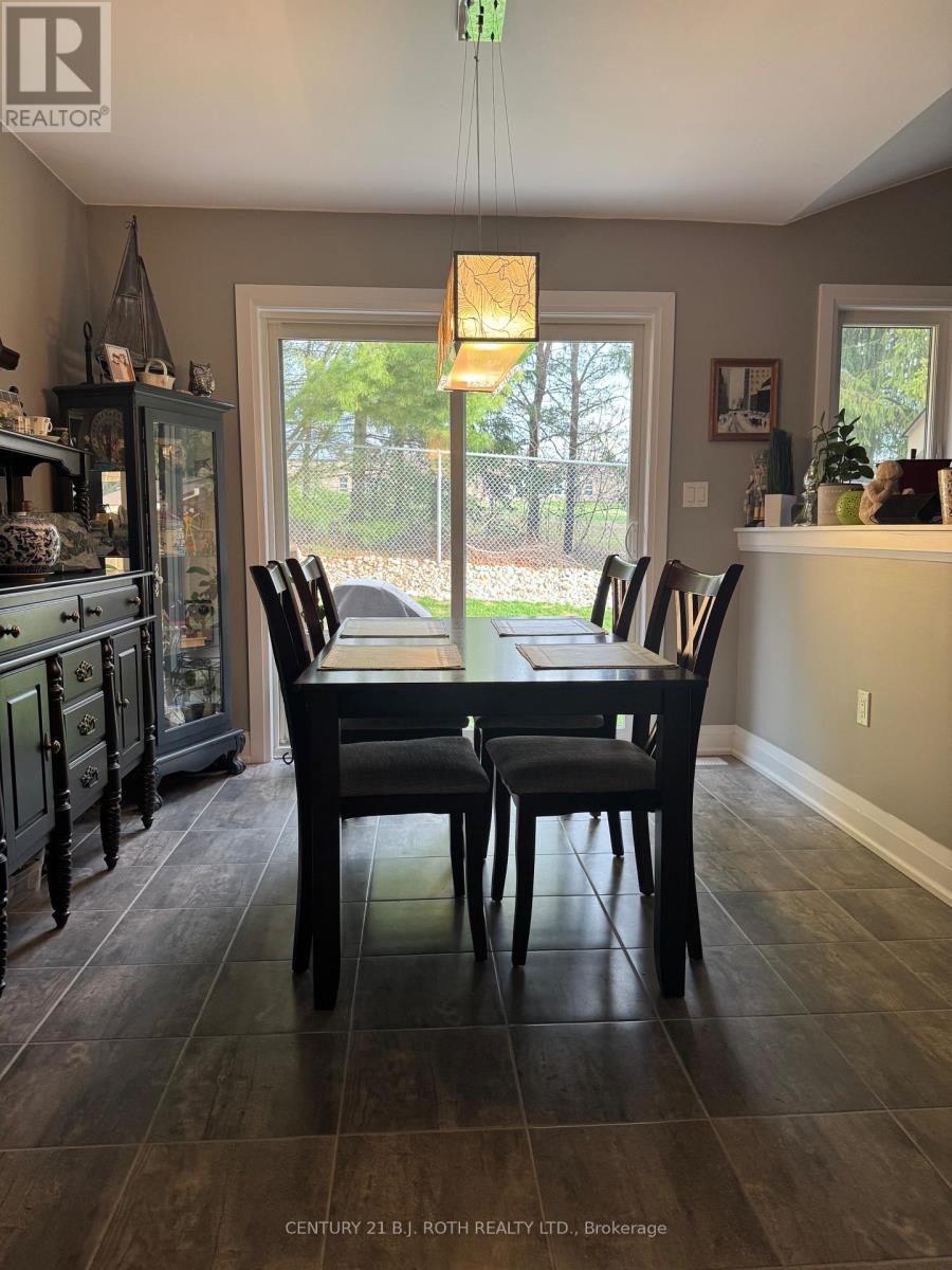 8 Revol Road, Penetanguishene, Ontario  L9M 0W8 - Photo 11 - S12706524