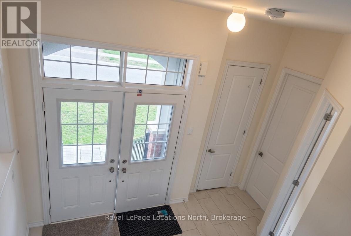 218 Roy Drive, Clearview, Ontario  L0M 1S0 - Photo 3 - S13056200