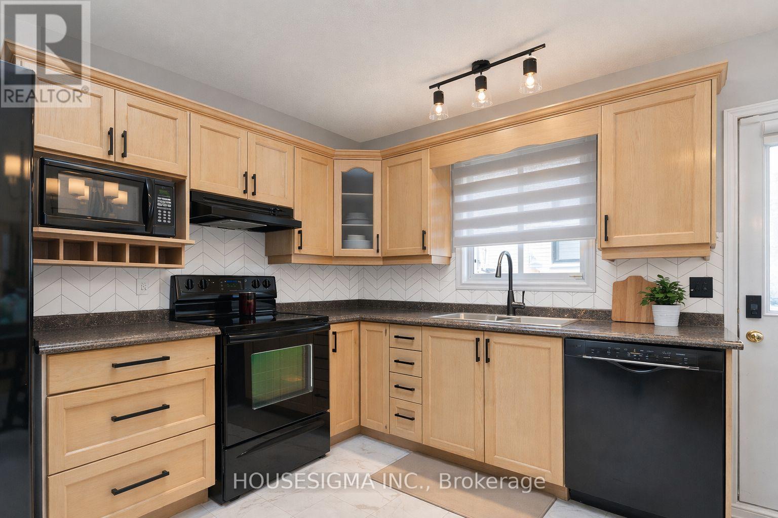 188 Sandy Street, London South, Ontario  N5Z 5C7 - Photo 10 - X12925606