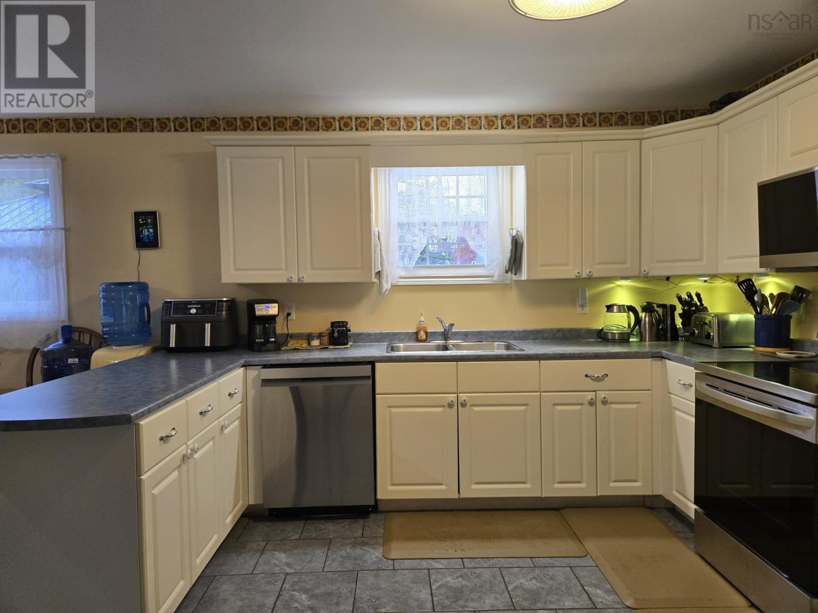 49 Second Court, Valley, Nova Scotia  B6L 2T6 - Photo 3 - 202526217