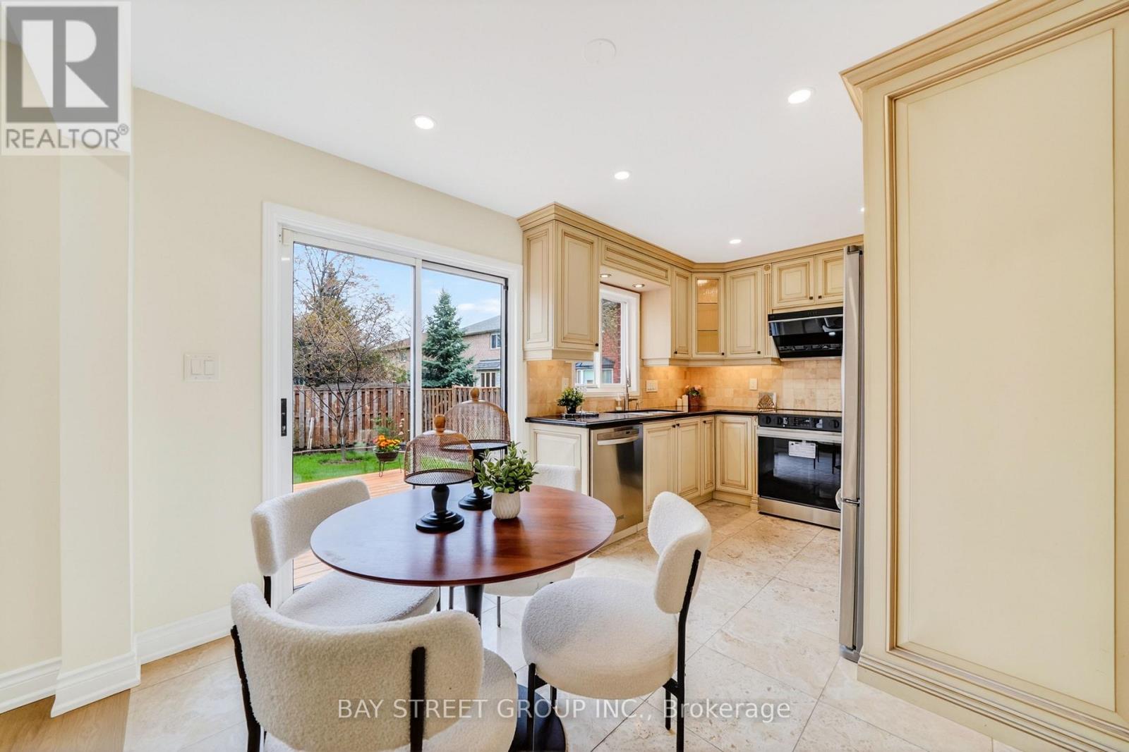 267 Wembley Road, Oakville, Ontario  L6H 6H3 - Photo 15 - W13056240