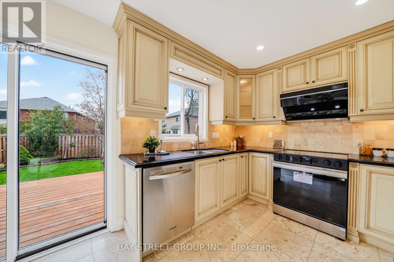 267 Wembley Road, Oakville, Ontario  L6H 6H3 - Photo 18 - W13056240