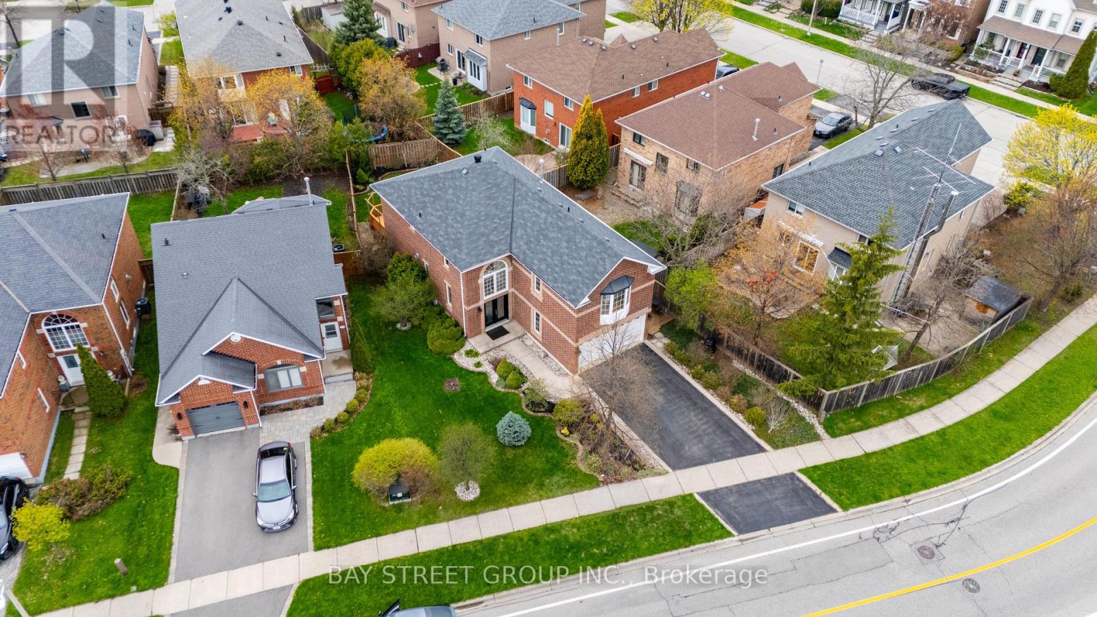 267 Wembley Road, Oakville, Ontario  L6H 6H3 - Photo 2 - W13056240