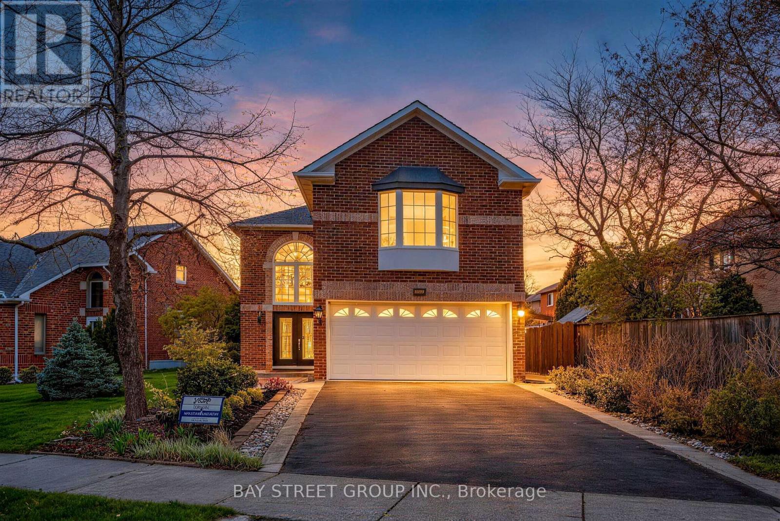 267 Wembley Road, Oakville, Ontario  L6H 6H3 - Photo 3 - W13056240