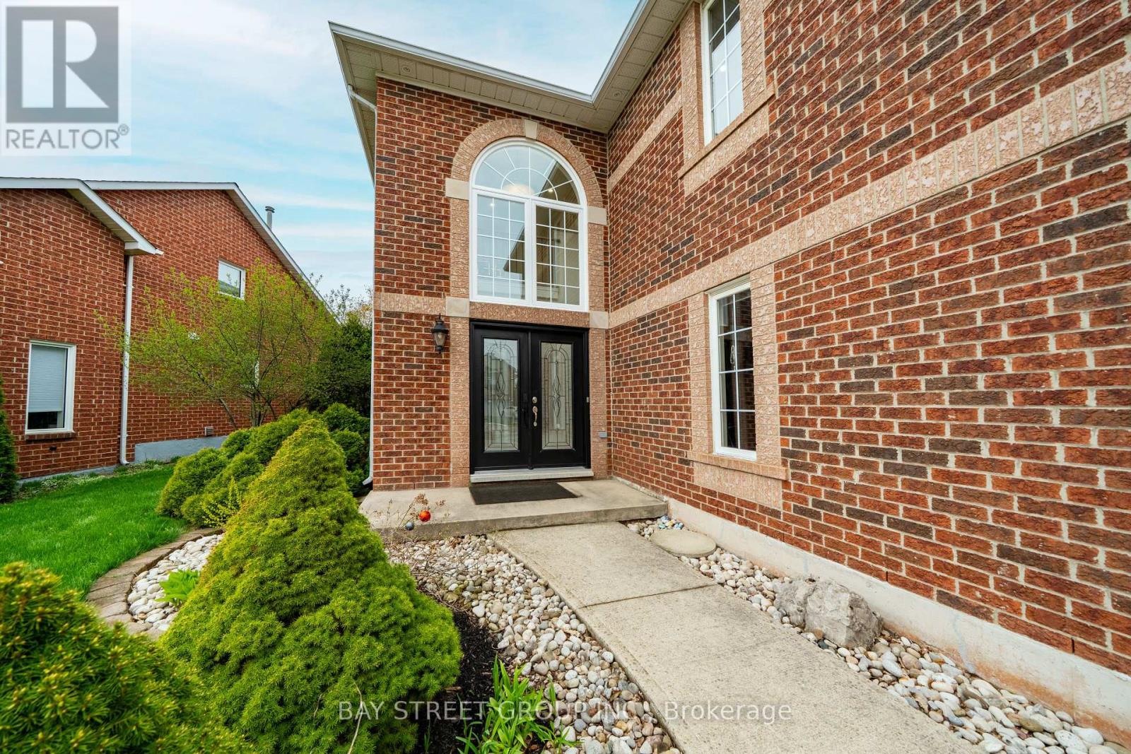 267 Wembley Road, Oakville, Ontario  L6H 6H3 - Photo 4 - W13056240