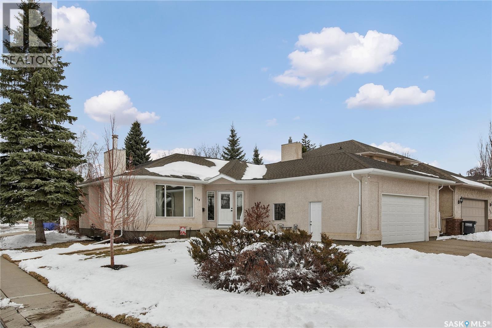 439 Braemar Court, Saskatoon, Saskatchewan  S7V 1A2 - Photo 2 - SK034149