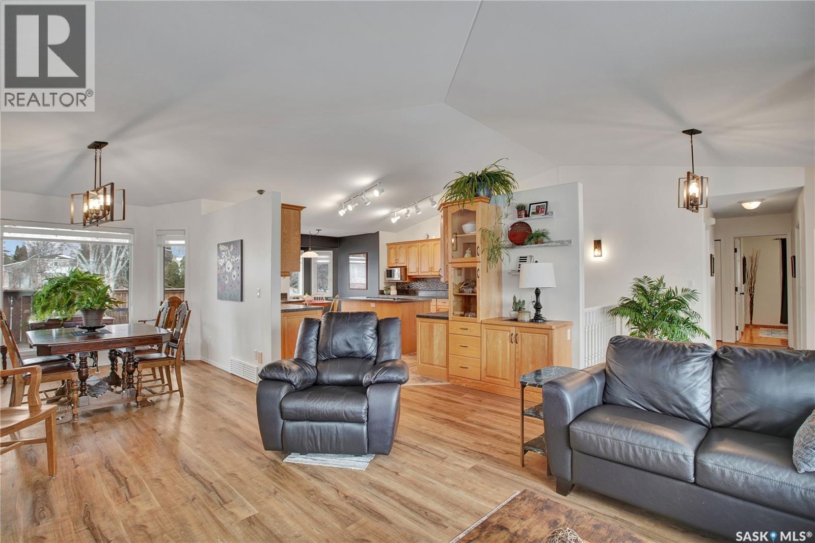 439 Braemar Court, Saskatoon, Saskatchewan  S7V 1A2 - Photo 6 - SK034149