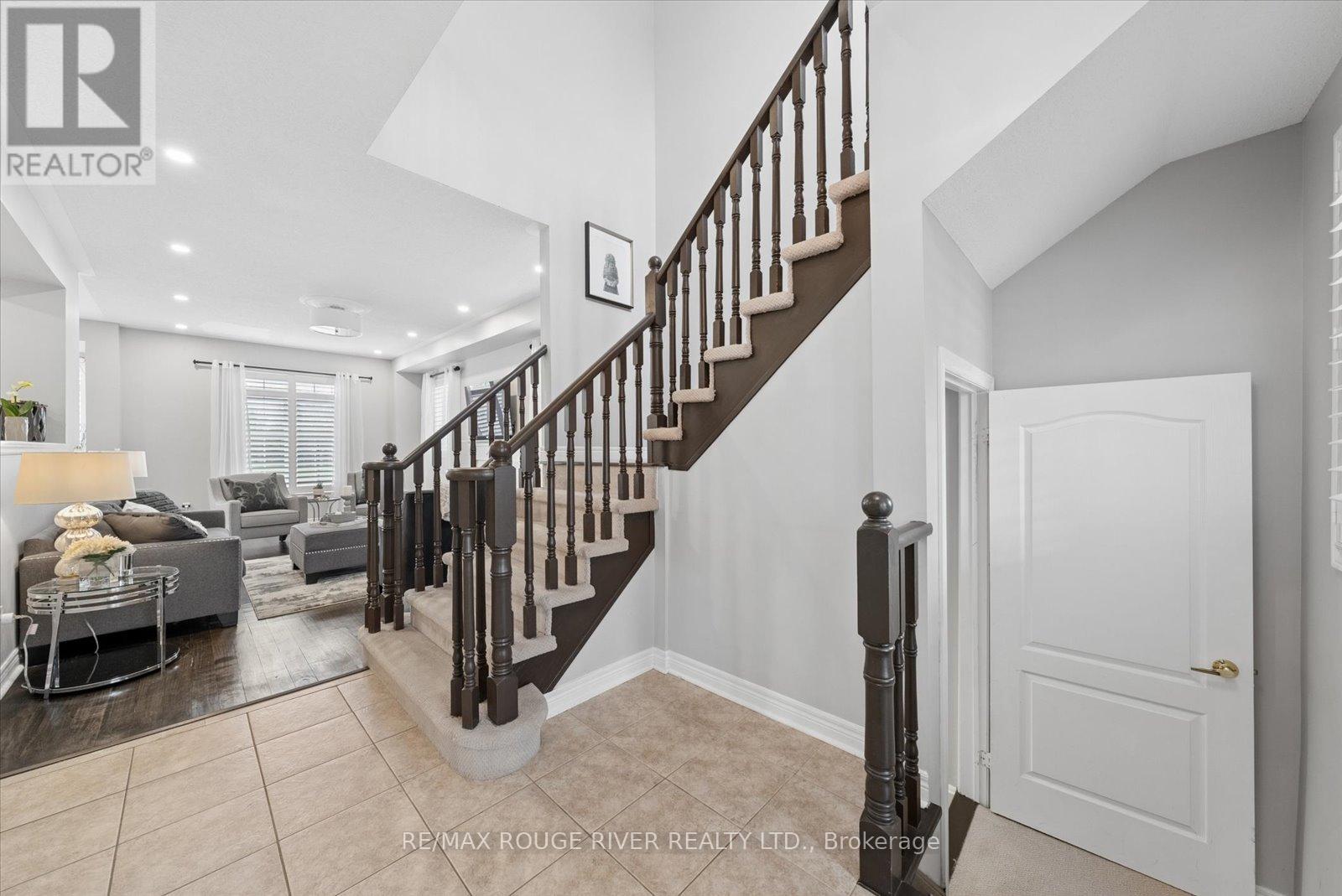 9 Dunstable Drive, Whitby, Ontario  L1M 2L8 - Photo 5 - E13056260