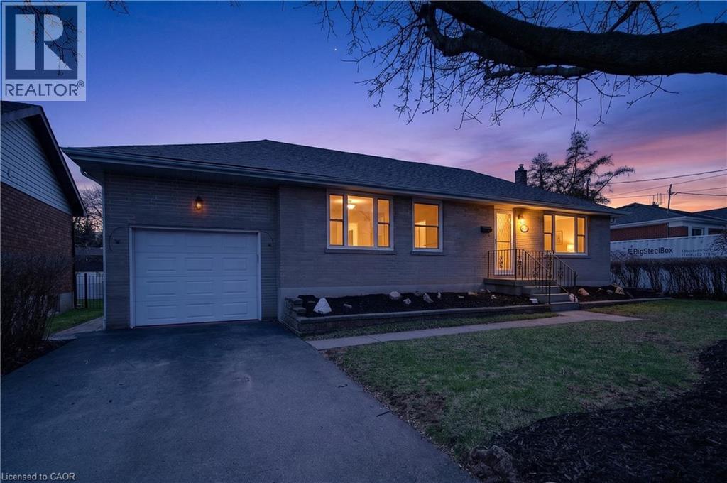 1055 Shepherd's Drive, Burlington, Ontario  L7T 3R4 - Photo 3 - 40823959