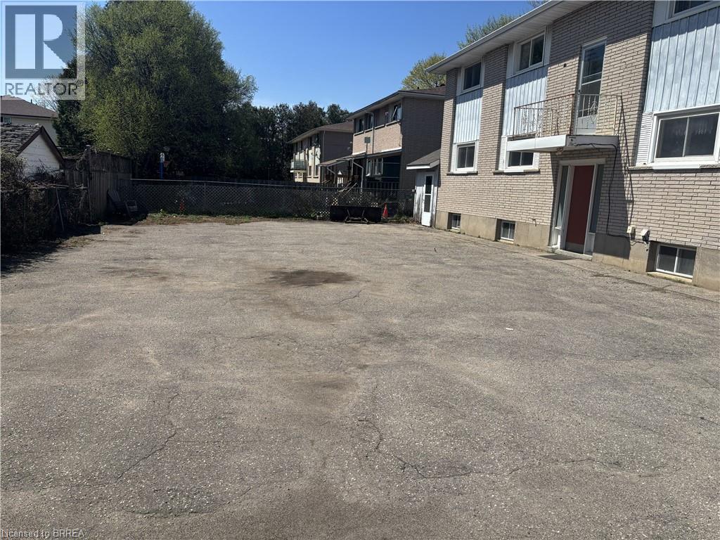 71 Albemarle Street, Brantford, Ontario  N3S 4N8 - Photo 5 - 40824245