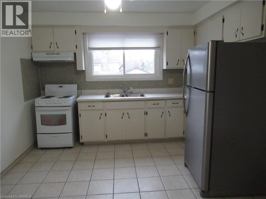 71 Albemarle Street, Brantford, Ontario  N3S 4N8 - Photo 8 - 40824245