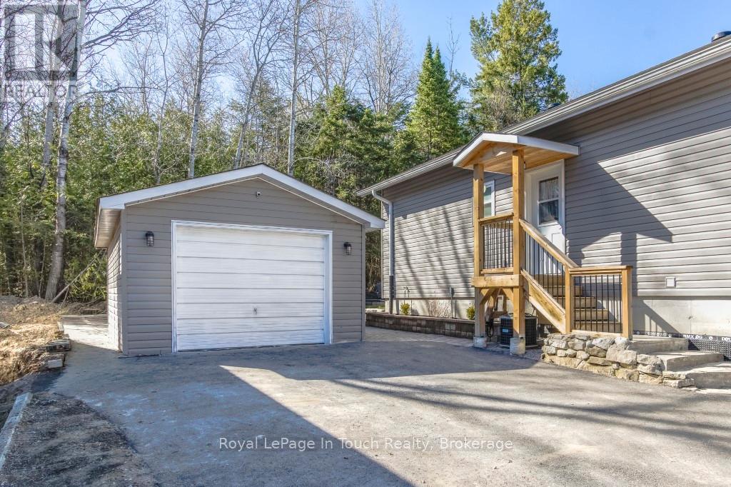 31 Earldom Boulevard, Tay, Ontario  L0K 1R0 - Photo 2 - S12938124