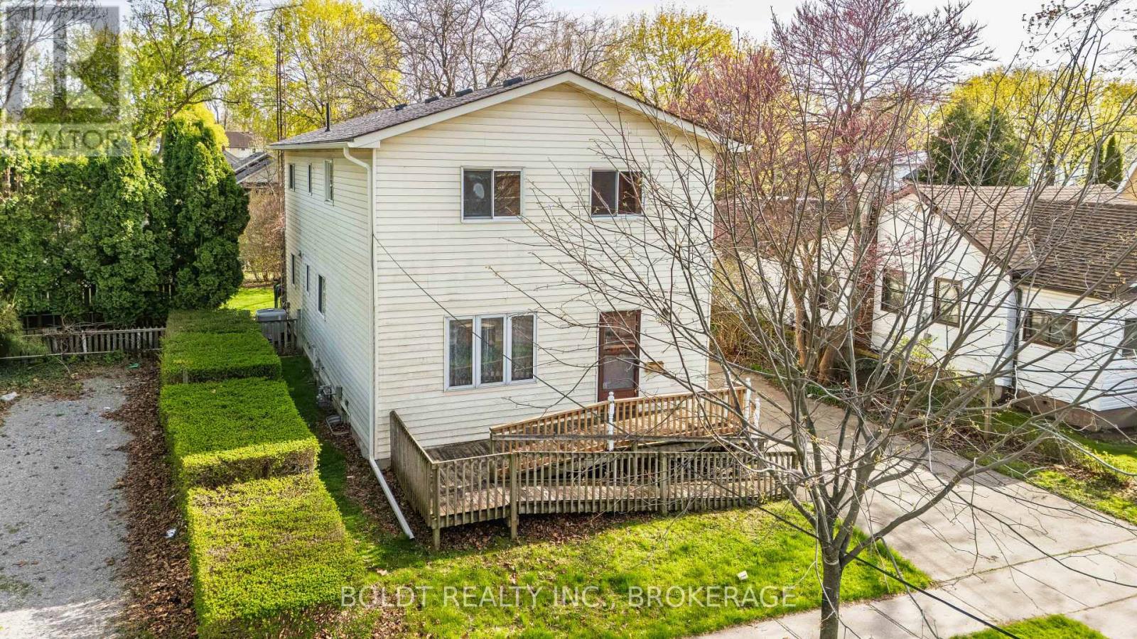 162 Dufferin Street E