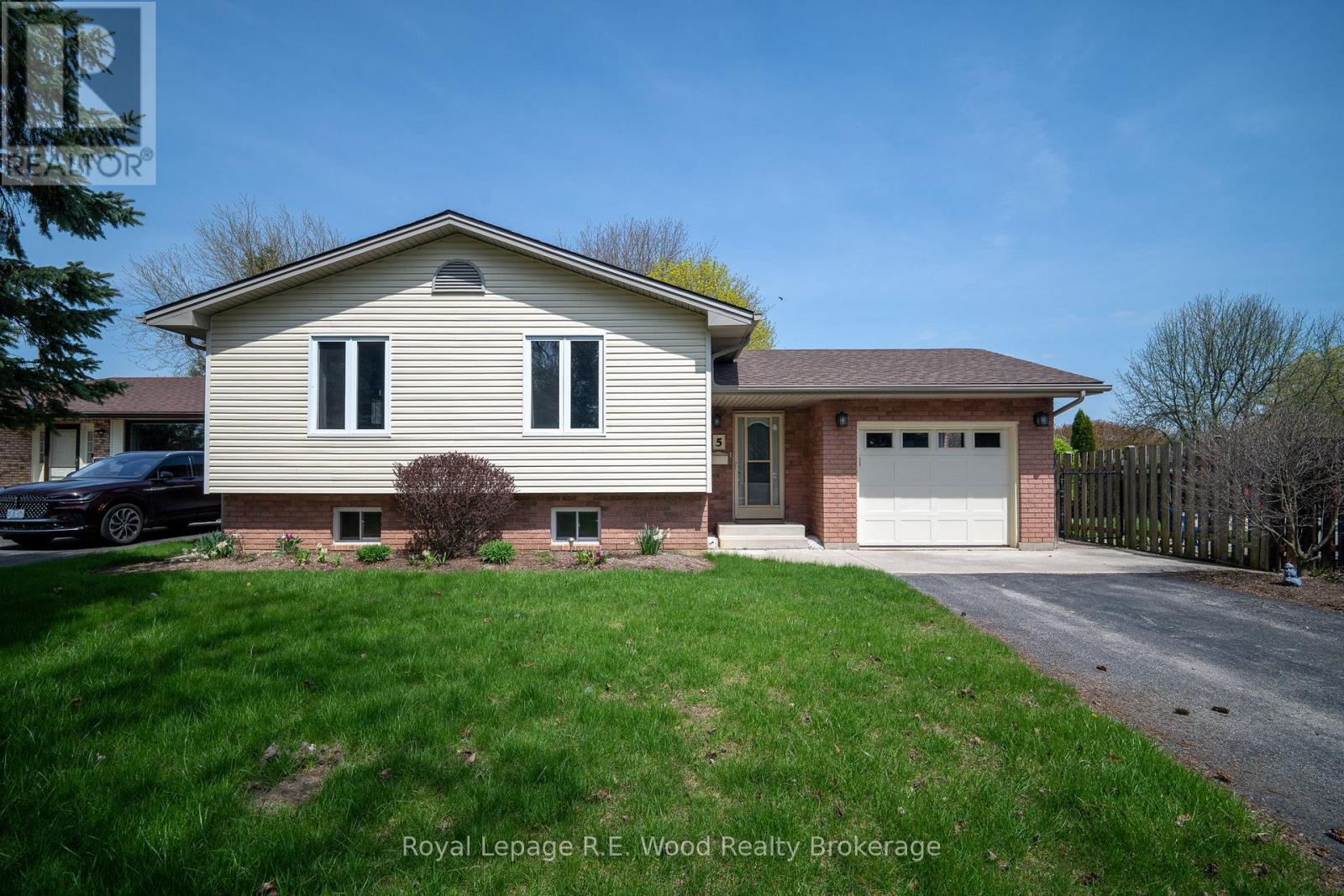 5 KAMPS CRESCENT, Tillsonburg, Ontario