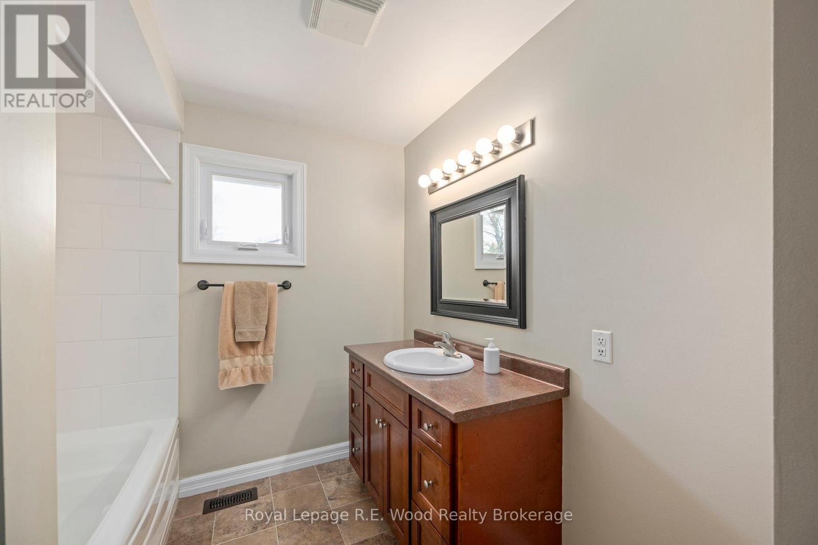 5 Kamps Crescent, Tillsonburg, Ontario  N4G 5H8 - Photo 18 - X13056330