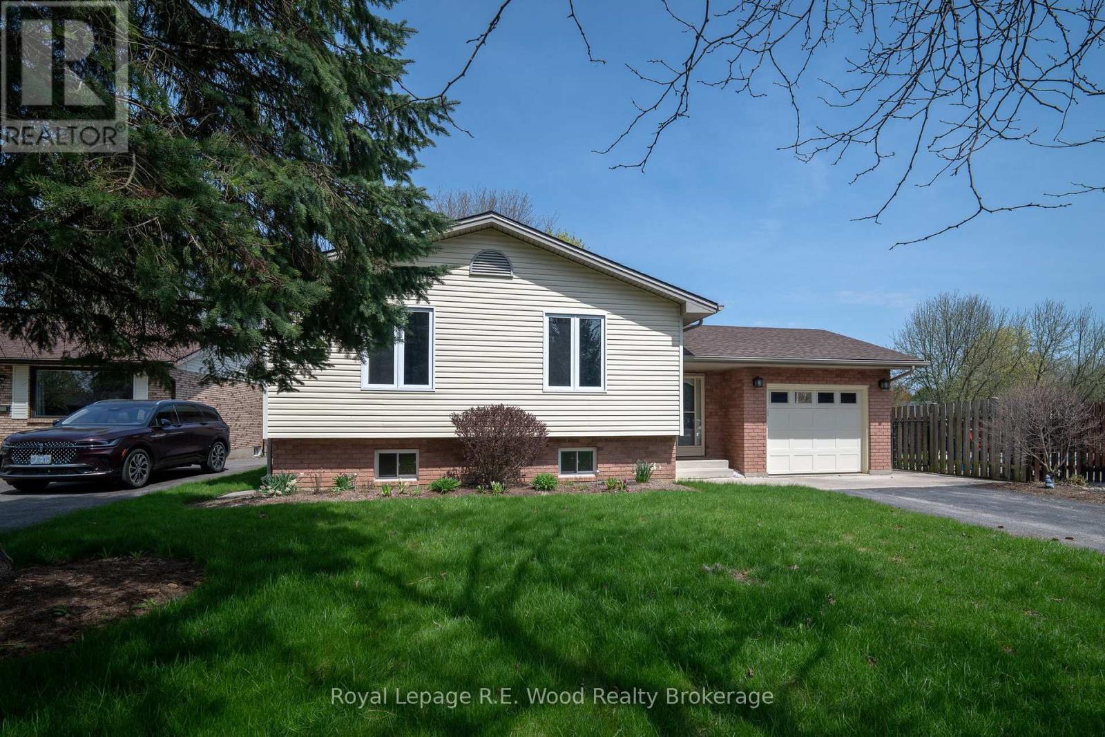 5 Kamps Crescent, Tillsonburg, Ontario  N4G 5H8 - Photo 3 - X13056330