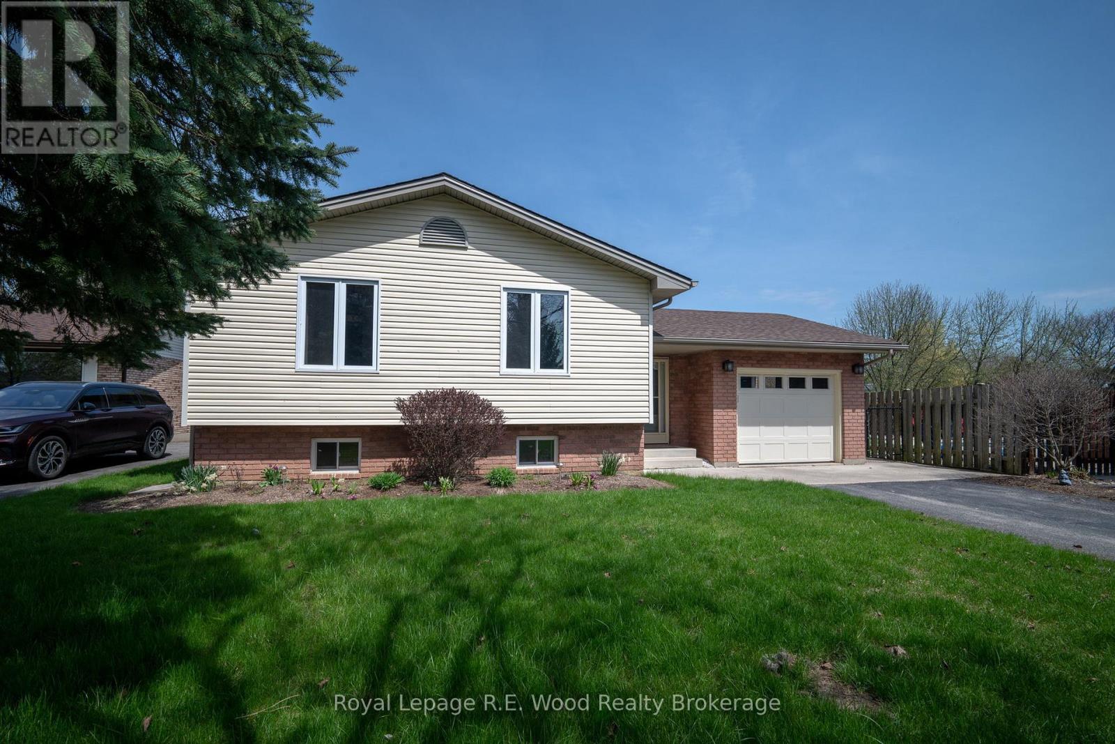 5 Kamps Crescent, Tillsonburg, Ontario  N4G 5H8 - Photo 4 - X13056330