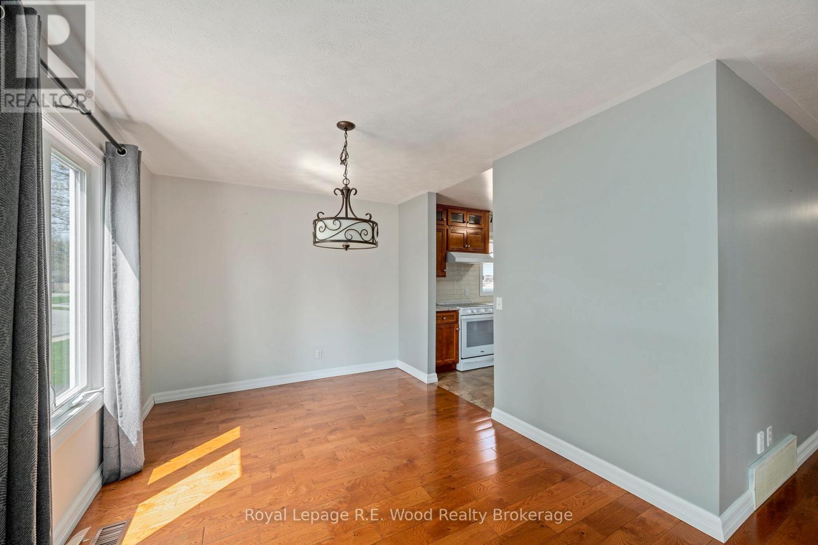 5 Kamps Crescent, Tillsonburg, Ontario  N4G 5H8 - Photo 7 - X13056330