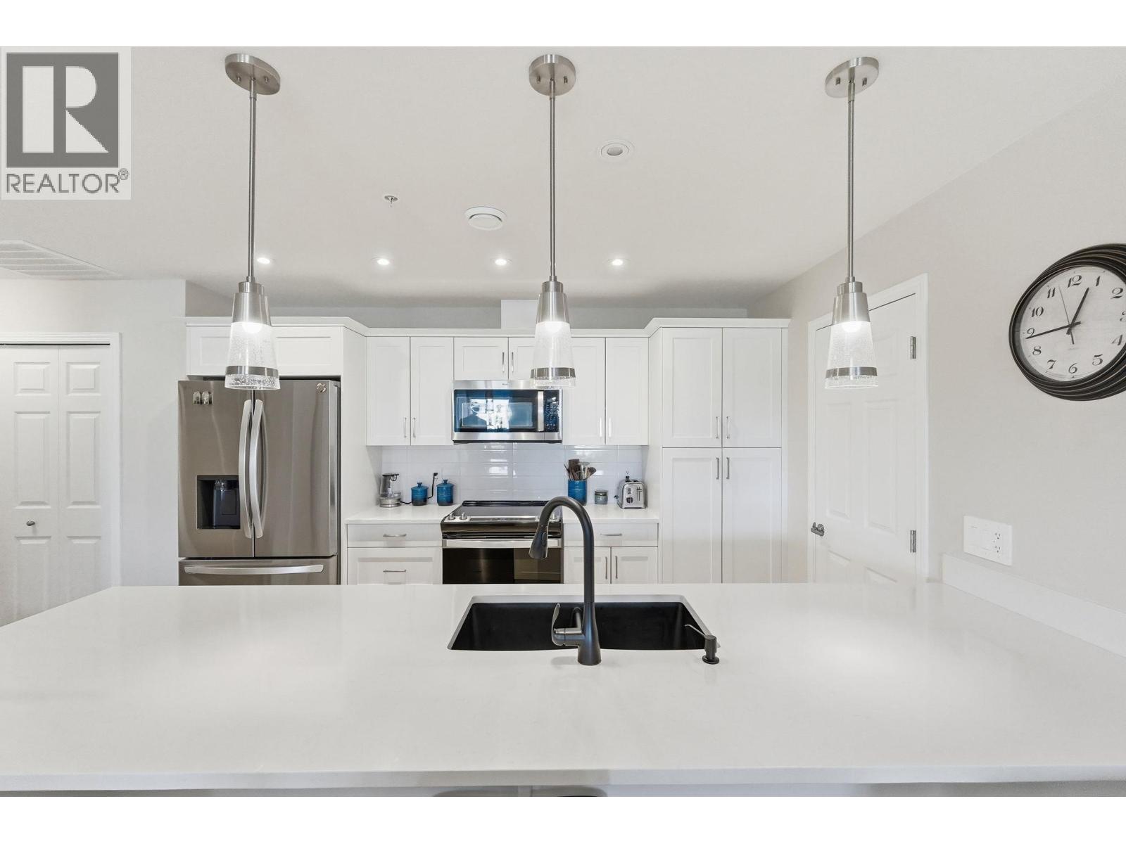 3362 Skaha Lake Road Unit# 502, Penticton, British Columbia  V2A 6G4 - Photo 3 - 10385267