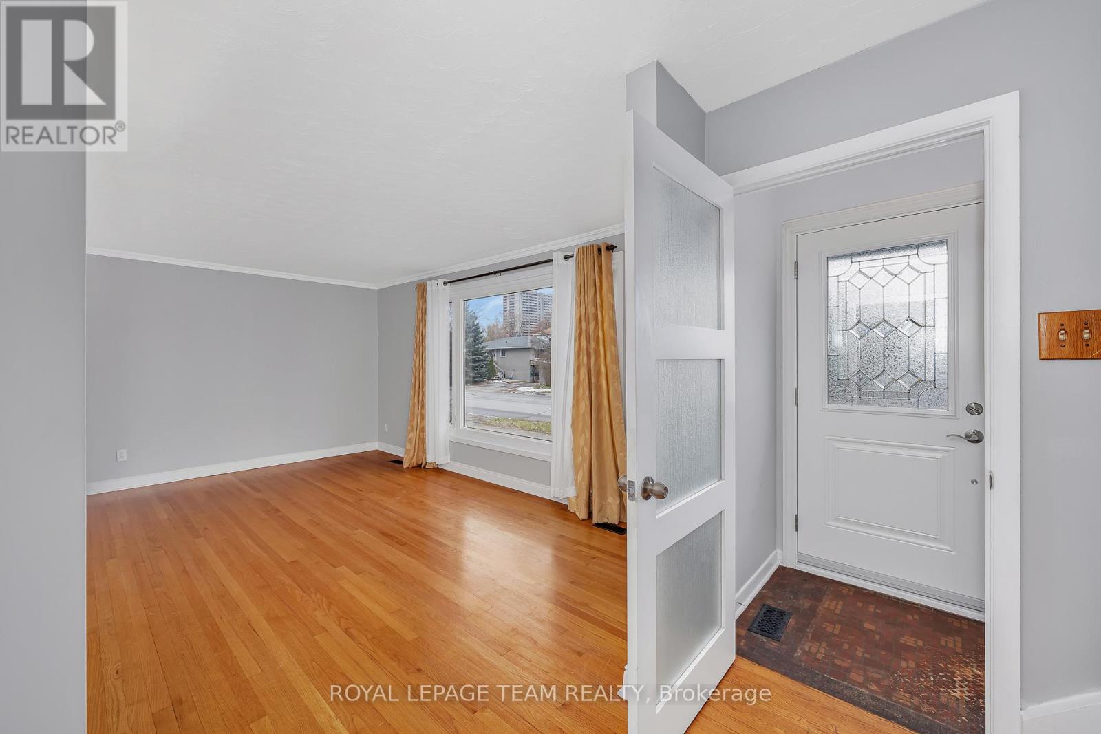 345 Poulin Avenue, Ottawa, Ontario  K2B 5T9 - Photo 4 - X12762996