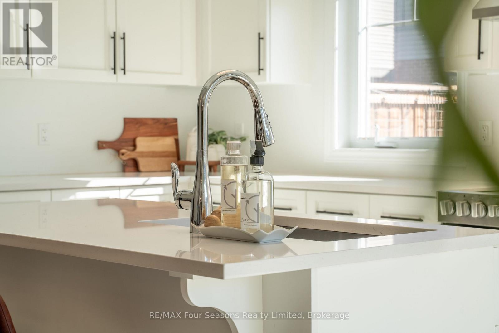 33 Kerr Street, Collingwood, Ontario  L9Y 4B6 - Photo 10 - S13056250